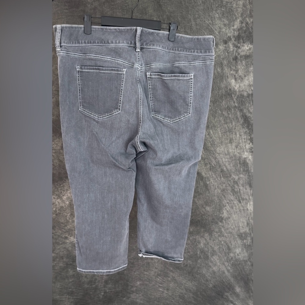 Torrid Crop Jeggings | Slate Blue-Grey Wash | Size 22 (3X) - Picture 4 of 9